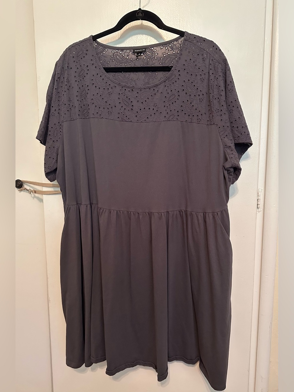 Casual Eyelet Yoke Short Sleeve Top - Gray